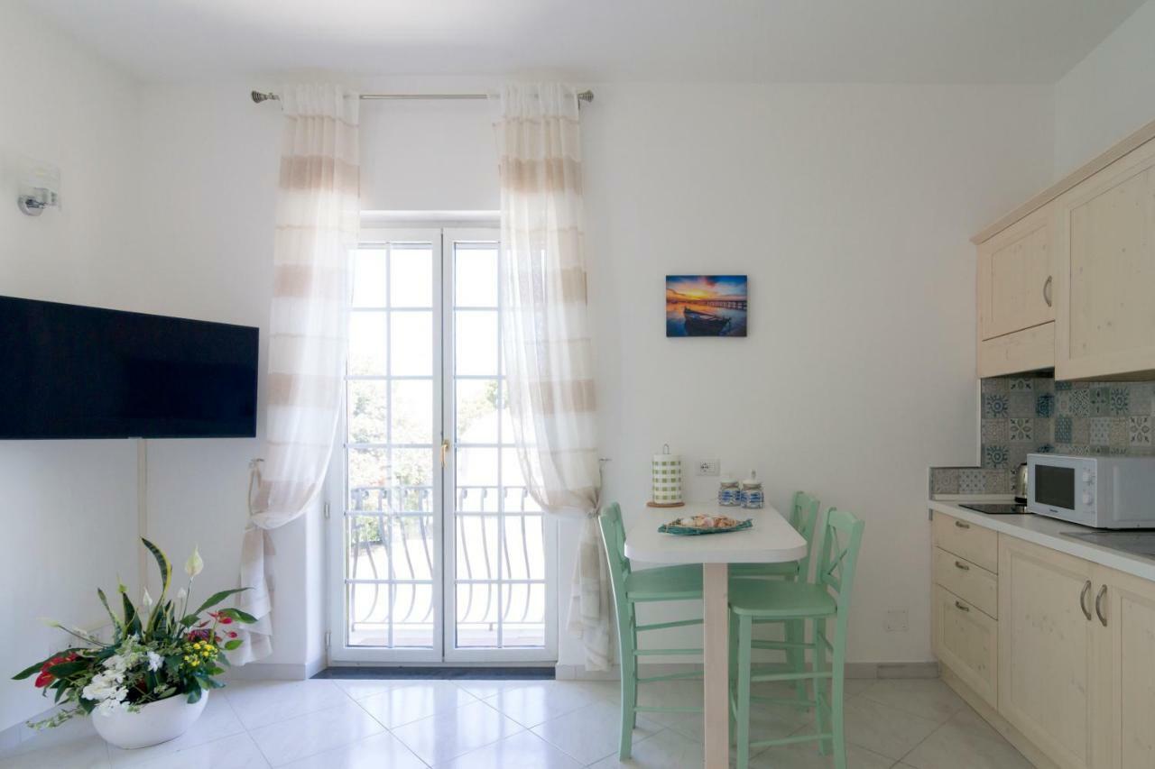 Aquamarine Relaxing Capri Suites المظهر الخارجي الصورة